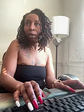 Snapshot of LeyaHoneybuns chatting on February 2025 06:58:01 PM LeyaHoneybuns online show from February 2025 06:58:01 PM