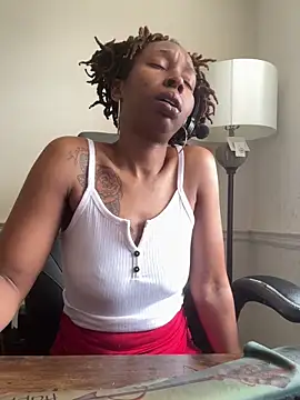 Snapshot of LeyaHoneybuns chatting on March 2025 04:12:01 PM LeyaHoneybuns online show from March 2025 04:12:01 PM