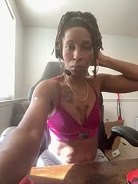 LeyaHoneybuns online show from November 2025 05:19:01 PM