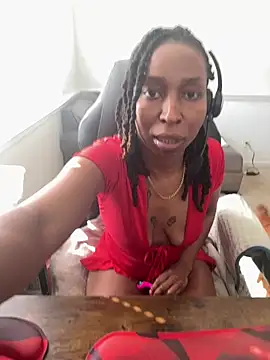 LeyaHoneybuns online show from February 2026 05:55:01 PM