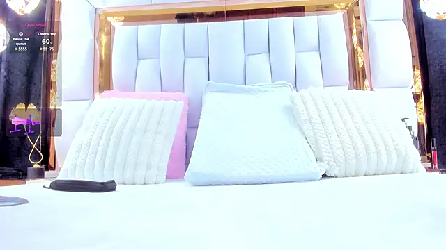 Snapshot of RileySweett chatting on November 2025 11:43:02 AM RileySweett online show from November 2025 11:43:02 AM