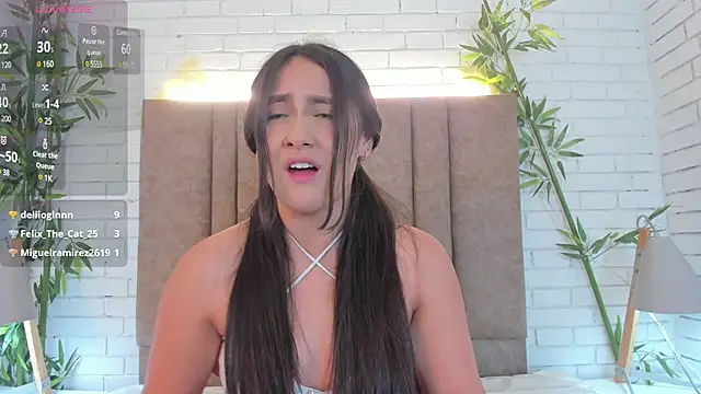 paulina sweett  online show from February 2025 03:38:01 PM