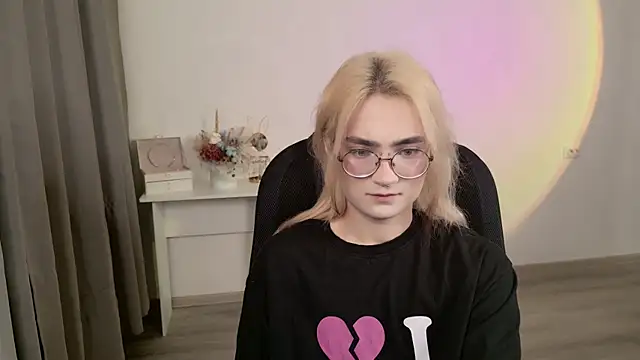 Snapshot of CuteYukiKun chatting on March 2026 01:00:01 AM CuteYukiKun online show from March 2026 01:00:01 AM