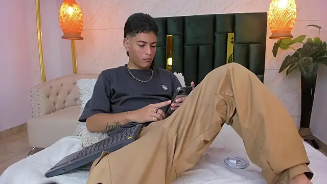 Levy Steve online show from November 2025 04:21:01 AM