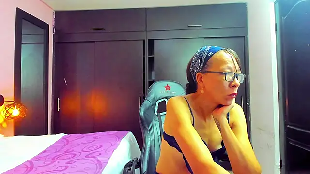 daniela xue online show from March 2025 12:04:02 AM