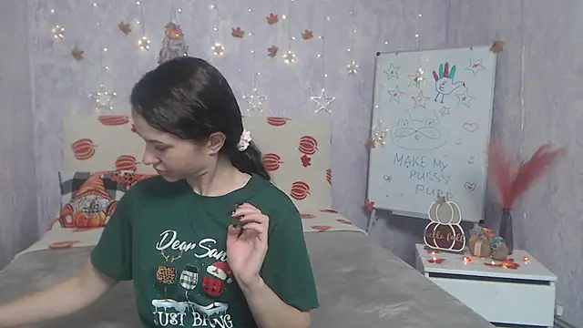 Snapshot of KaraCriegs chatting on November 2025 06:52:02 PM KaraCriegs online show from November 2025 06:52:02 PM