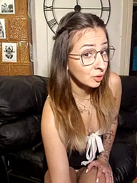 Snapshot of An_g_elly chatting on November 2025 09:21:02 PM An g elly online show from November 2025 09:21:02 PM