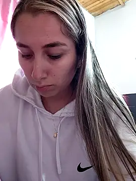 Snapshot of Iris_love18 chatting on March 2026 01:40:02 PM Iris love18 online show from March 2026 01:40:02 PM