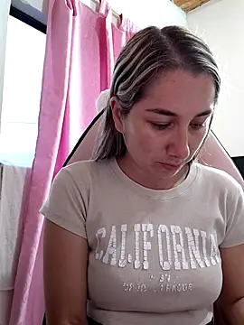 Snapshot of Iris_love18 chatting on March 2026 11:05:02 PM Iris love18 online show from March 2026 11:05:02 PM
