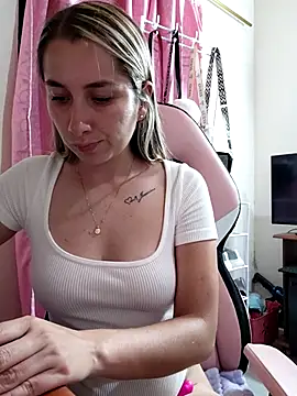 Snapshot of Iris_love18 chatting on April 2026 03:36:02 AM Iris love18 online show from April 2026 03:36:02 AM