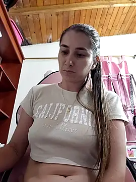 Snapshot of Iris_love18 chatting on June 2026 01:43:02 AM Iris love18 online show from June 2026 01:43:02 AM