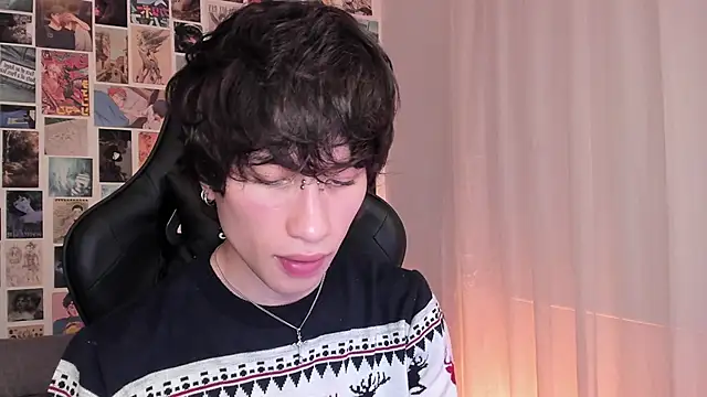 Snapshot of liamelf chatting on December 2024 06:35:01 AM liamelf online show from December 2024 06:35:01 AM