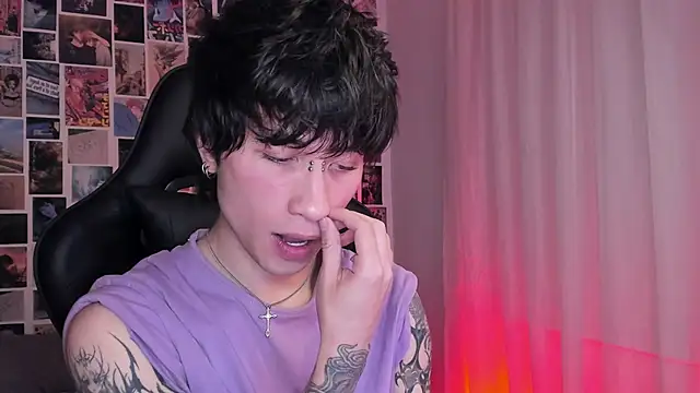 Snapshot of liamelf chatting on January 2025 03:43:01 AM liamelf online show from January 2025 03:43:01 AM