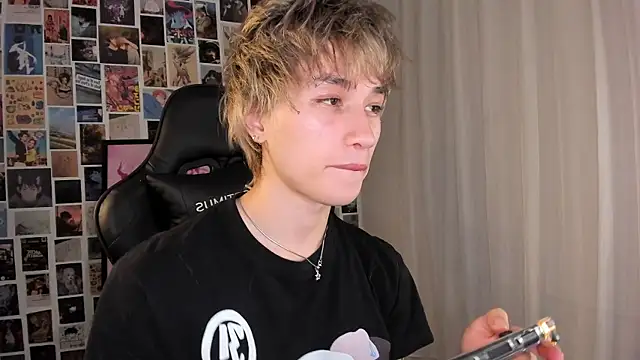 Snapshot of liamelf chatting on May 2026 04:17:02 AM liamelf online show from May 2026 04:17:02 AM