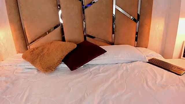 Martinaa Jones  online show from March 2025 01:54:01 AM