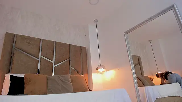 Martinaa Jones  online show from March 2026 12:31:02 PM