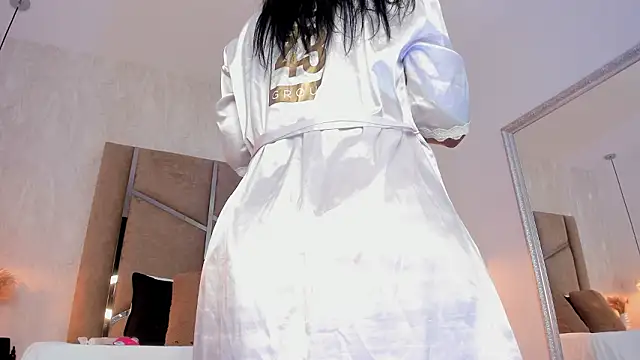 Martinaa Jones  online show from March 2026 12:42:02 PM