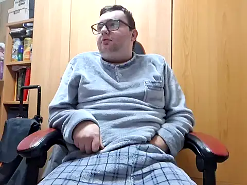 Javier bear online show from February 2025 10:52:02 PM