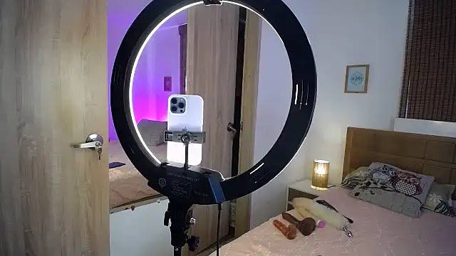 Snapshot of ShanonLe chatting on January 2025 04:44:01 PM ShanonLe online show from January 2025 04:44:01 PM