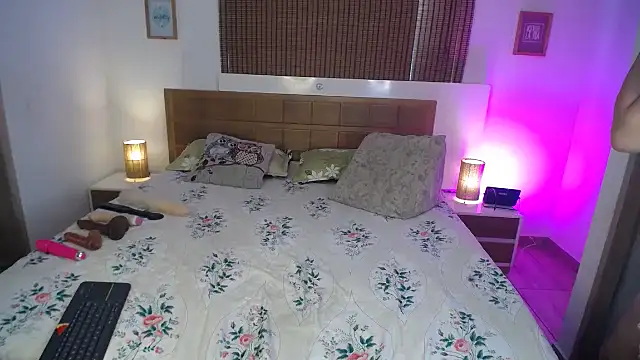 Snapshot of ShanonLe chatting on February 2025 05:40:01 PM ShanonLe online show from February 2025 05:40:01 PM