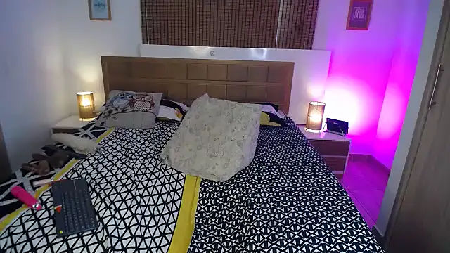 Snapshot of ShanonLe chatting on February 2025 06:46:02 PM ShanonLe online show from February 2025 06:46:02 PM