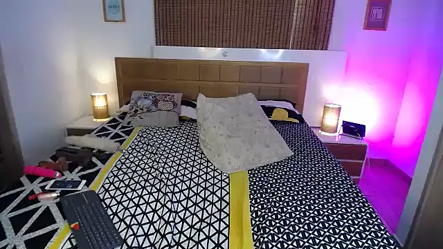 Snapshot of ShanonLe chatting on February 2025 09:53:02 PM ShanonLe online show from February 2025 09:53:02 PM