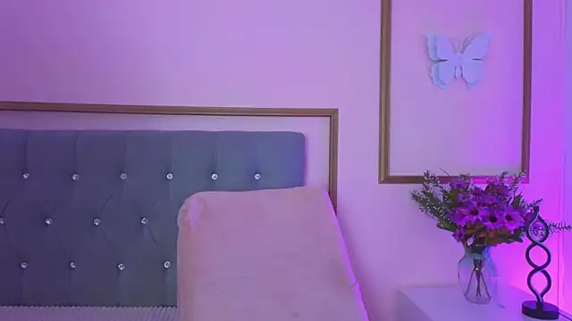 Snapshot of mailin18 chatting on April 2026 11:03:02 PM mailin18 online show from April 2026 11:03:02 PM