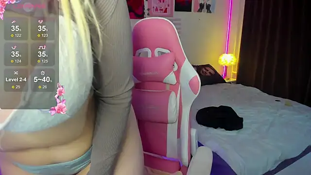 Snapshot of MoranaKit chatting on March 2025 07:49:02 AM MoranaKit online show from March 2025 07:49:02 AM