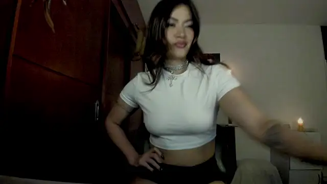 Snapshot of Lucyerobbie chatting on April 2026 01:03:01 AM Lucyerobbie online show from April 2026 01:03:01 AM