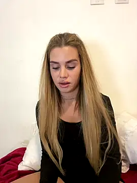 EmiliaCatalina online show from October 2025 10:32:02 PM