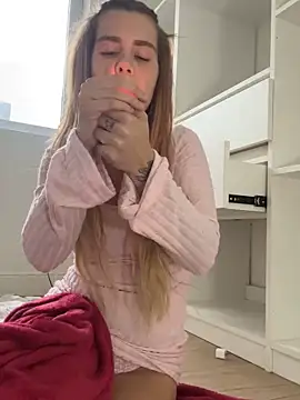 EmiliaCatalina online show from October 2025 08:32:01 PM