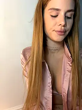 EmiliaCatalina online show from November 2025 09:52:02 PM