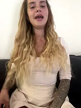 EmiliaCatalina online show from December 2025 07:21:02 PM