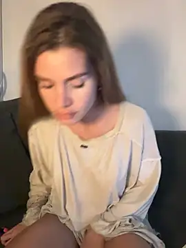 Snapshot of EmiliaCatalina chatting on March 2026 11:31:02 PM EmiliaCatalina online show from March 2026 11:31:02 PM