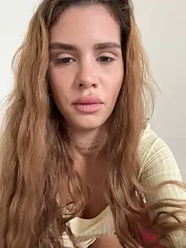 Snapshot of EmiliaCatalina chatting on March 2026 06:22:02 PM EmiliaCatalina online show from March 2026 06:22:02 PM