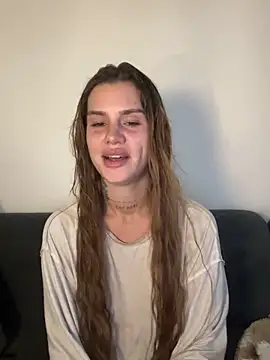 Snapshot of EmiliaCatalina chatting on April 2026 09:59:01 PM EmiliaCatalina online show from April 2026 09:59:01 PM