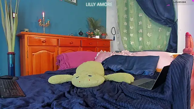 Snapshot of LillyAmore chatting on April 2026 08:09:02 PM LillyAmore online show from April 2026 08:09:02 PM