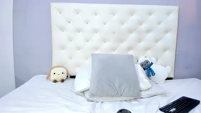 NICOLSKINNY1 online show from November 2025 09:47:01 PM