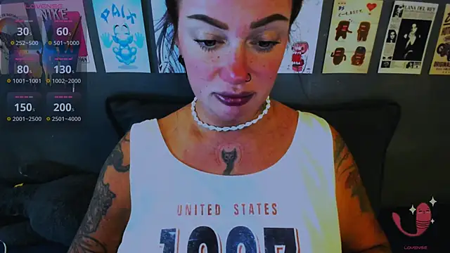 Snapshot of EllieOz chatting on April 2026 02:43:01 PM EllieOz online show from April 2026 02:43:01 PM