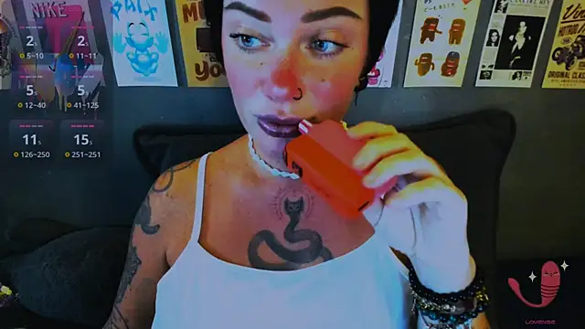 Snapshot of EllieOz chatting on May 2026 04:13:02 PM EllieOz online show from May 2026 04:13:02 PM
