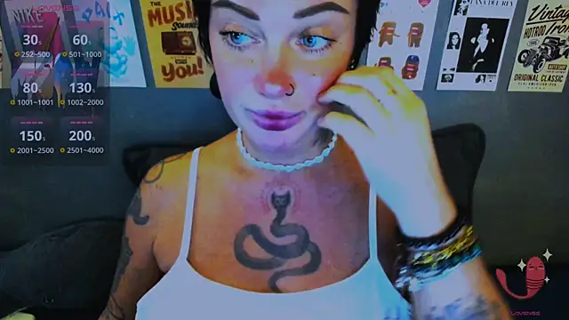 Snapshot of EllieOz chatting on May 2026 03:30:01 PM EllieOz online show from May 2026 03:30:01 PM