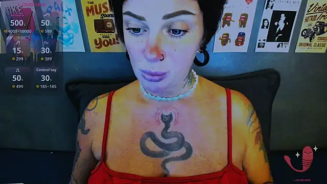 Snapshot of EllieOz chatting on May 2026 05:10:02 PM EllieOz online show from May 2026 05:10:02 PM