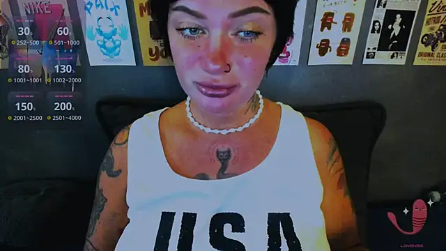 Snapshot of EllieOz chatting on May 2026 04:26:02 PM EllieOz online show from May 2026 04:26:02 PM