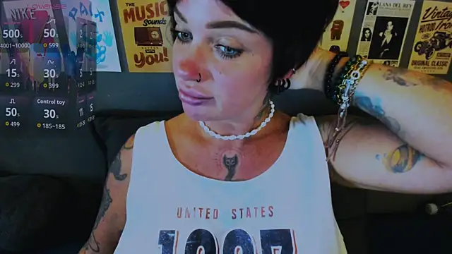 Snapshot of EllieOz chatting on May 2026 02:36:02 PM EllieOz online show from May 2026 02:36:02 PM