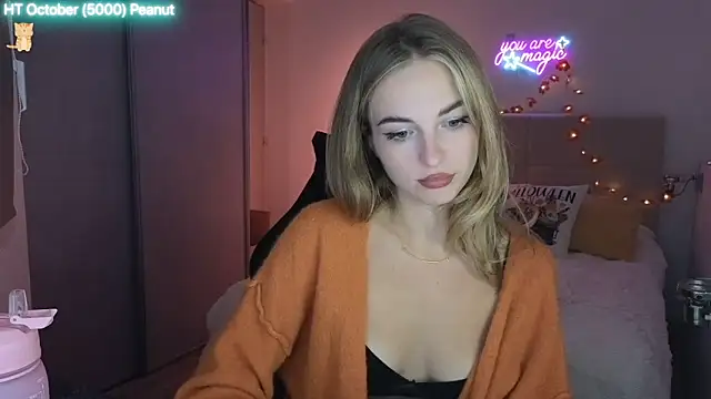 Snapshot of Miss_Aliannaa chatting on October 2025 08:07:01 PM Miss Aliannaa online show from October 2025 08:07:01 PM