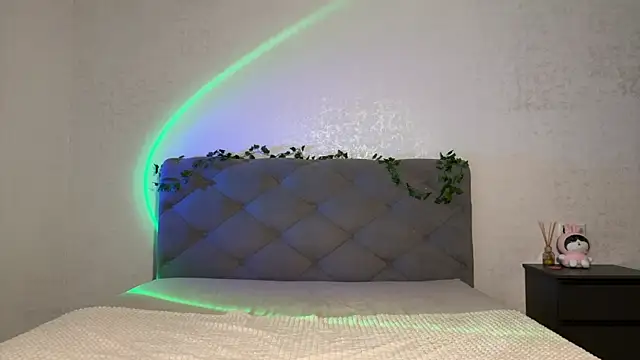 Snapshot of GracefulCharm chatting on February 2026 11:24:02 PM GracefulCharm online show from February 2026 11:24:02 PM