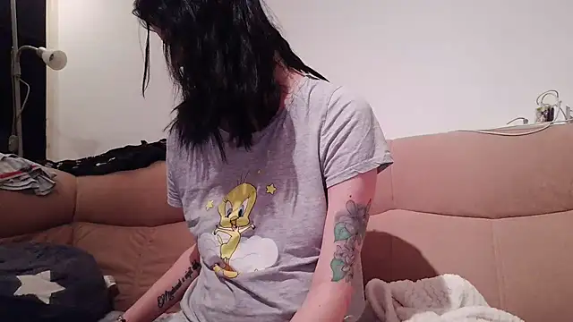 Snapshot of LauraBaby chatting on December 2024 07:16:02 PM LauraBaby online show from December 2024 07:16:02 PM