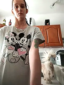 Snapshot of LauraBaby chatting on October 2025 09:48:02 AM LauraBaby online show from October 2025 09:48:02 AM