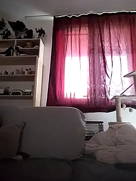 Snapshot of LauraBaby chatting on October 2025 12:17:01 PM LauraBaby online show from October 2025 12:17:01 PM