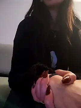 Snapshot of LauraBaby chatting on November 2025 10:07:02 PM LauraBaby online show from November 2025 10:07:02 PM